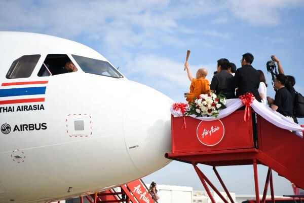 ไทยแอร์เอเชีย ต้อนรับเครื่องบินใหม่ แอร์บัส เอ 320 นีโอ ลำแรกของเมืองไทย ช่วยประหยัดพลังงาน 15% ลดเสียงรบกวน ตอกย้ำการเป็นผู้นำด้านนวัตกรรมอุตสาหกรรมการบิน