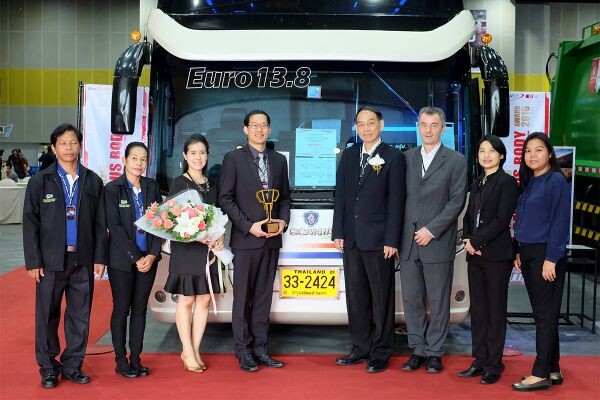 ภาพข่าว: สแกนเนีย สยาม แสดงความยินดี ธนัชวิชญ์ แทรเวล กรุ๊ป ในโอกาสได้รับรางวัล Thailand Best Bus Body 2016 งานแสดงรถเพื่อการพาณิชย์และกิจการพิเศษ ครั้งที่ 16 Bus&Truck'16
