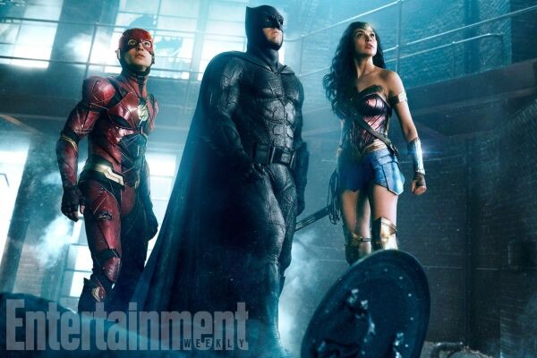 Movie Guide: เดอะ แฟลช เสริมทัพ แบทแมน และ วันเดอร์วูแมน ในภาพใหม่จาก Justice League