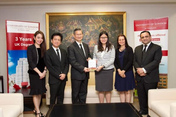 ภาพข่าว: ธนาคารกรุงเทพ สนับสนุนทุนการศึกษาแก่นักเรียนไทย เข้าเรียนในมหาวิทยาลัยลอนดอน หลักสูตรนานาชาติ