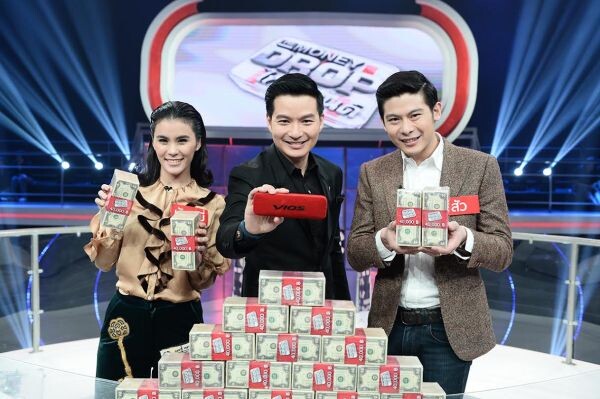 ทีวีไกด์: รายการ “The Money Drop Thailand Charity” สองคู่เซเลบริตี้ “มัดหมี่ พิมดาว – สัว ศุภชัย , แพร์ พิมพิศา – คุณแม่ส้ม ชนัดดา” ร่วมแข่งเกมเพื่อการกุศล