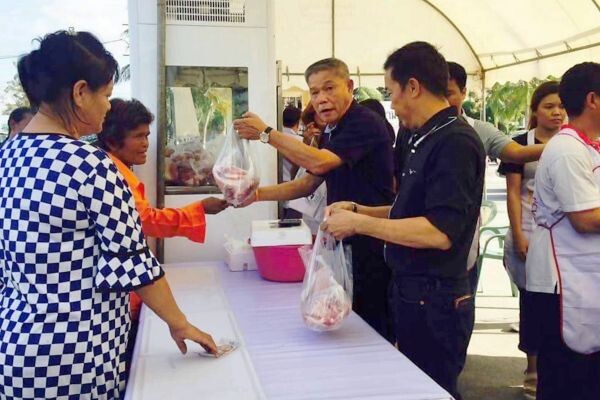 ภาพข่าว: สมาคมผู้เลี้ยงสุกรแห่งชาติ “สืบสานความดีตามรอยพ่อ ร.๙” ขายเนื้อหมู 89 บาททั่วไทย
