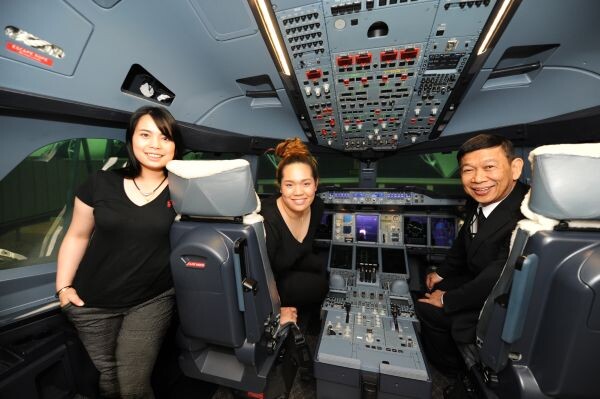 ภาพข่าว: การบินไทยต้อนรับโปรเมร่วมสัมผัสประสบการณ์การบินกับเครื่องฝึกบินจำลอง (THAI Simulator Experience)