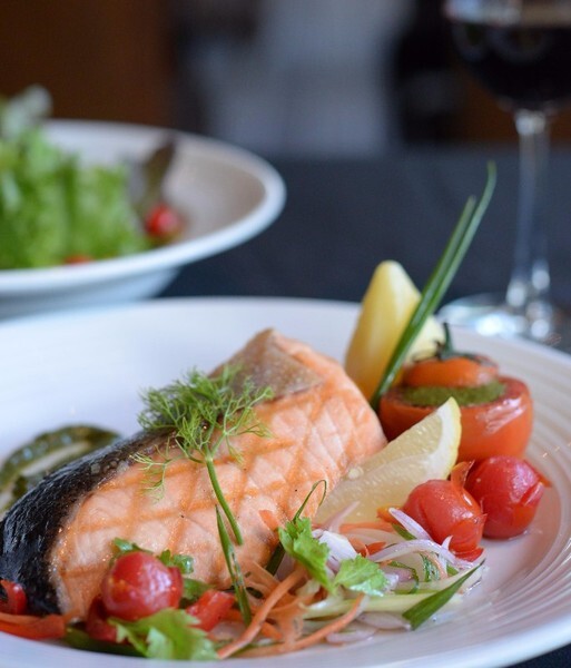 สุดยอดของความอร่อย กับเมนู “ปลาแซลมอน” ณ ห้องอาหารกรีนเนอรี่ คาเฟ่ โรงแรมรามาการ์เด้นส์ กรุงเทพฯ