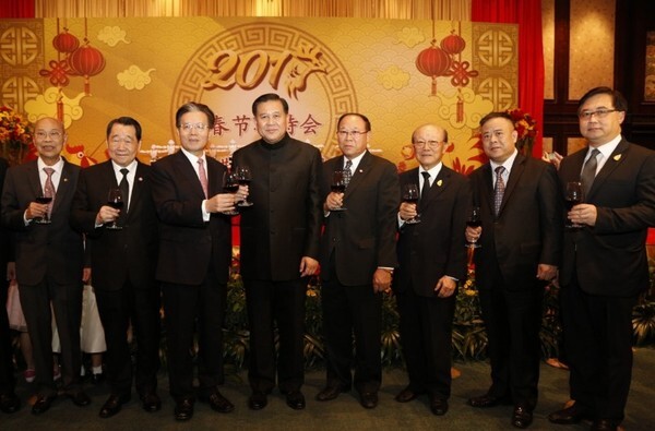 ภาพข่าว: สถานทูตจีนจัดเลี้ยงฉลองเทศกาลตรุษจีนปีระกา ณ โรงแรมแชงกรี-ลา กรุงเทพฯ