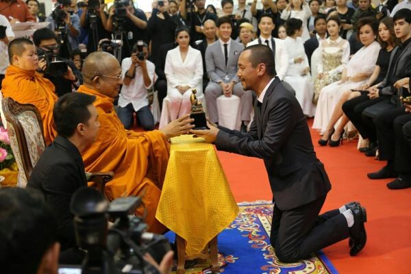 ภาพข่าว: 'เท่ง-ครูไก่ รายการคุณพระช่วย’ รับทูตพระพุทธศาสนา วันมาฆบูชา 2560