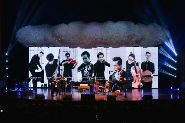 "วงจีบ" อาสาเป็นพ่อสื่อ นำทีมพี่น้องศิลปิน "อิมเมจ-ชรัส และวงพาราไดซ์บางกอก หมอลำอินเตอร์เนชั่นแนล" แจกเพลงจีบ ใน "BANGKOK BANK Presents JEEB SEASONS คอนเสิร์ตเพลงคลาสสิกจีบคนกรุงเทพ 2"