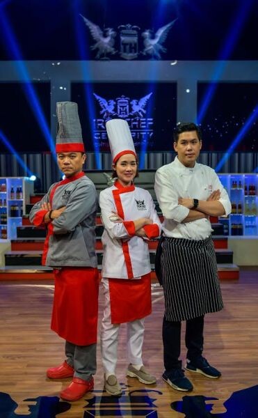 ทีวีไกด์: รายการ "เชฟกระทะเหล็ก ประเทศไทย (Iron Chef Thailand)" สุดยอดเซเลบริตี้เชฟ เชฟกระทะเหล็กประเทศไทย (Iron Chef Celebrity Iron Chef Thailand)