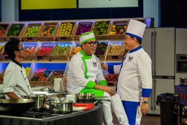 ทีวีไกด์: รายการ "เชฟกระทะเหล็ก ประเทศไทย (Iron Chef Thailand)" ศึกเจ้าของร้านอาหาร “เอกชัย ศรีวิชัย” ปะทะ “เปิ้ล นาคร”