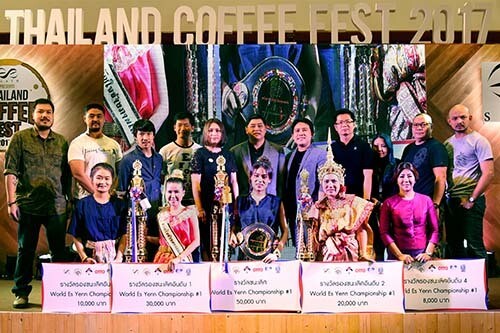 ภาพข่าว: สมาคมกาแฟพิเศษไทย ร่วมแสดงความยินดี สุดยอดบาริสต้า ประเภท เวิลด์ เอสเย็น ครั้งแรกในโลกที่ประเทศไทย ในงาน Thailand Coffee Fest 2017