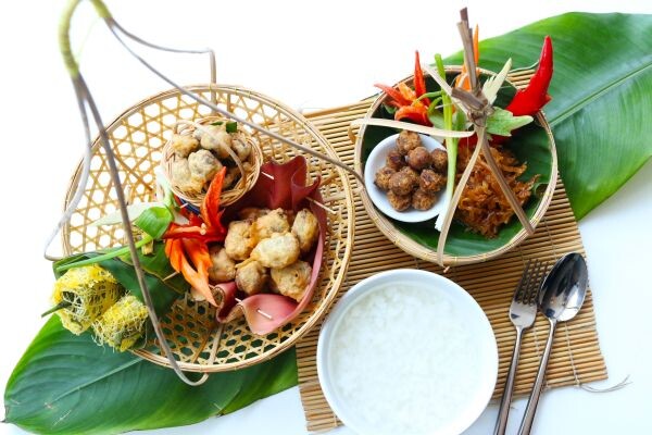ต้อนรับปีใหม่ไทยด้วยข้าวแช่สูตรชาววัง  ณ โรงแรมดรีม กรุงเทพฯ สุขุมวิท 15