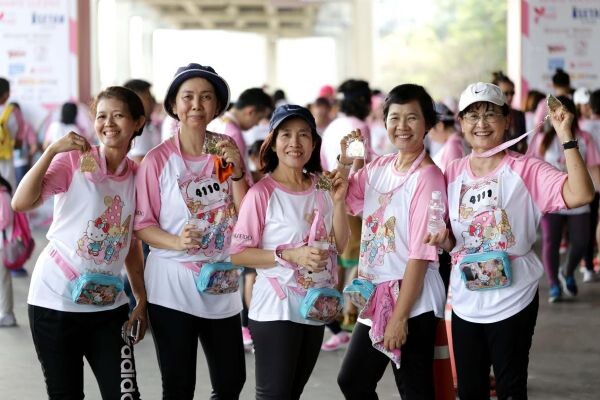 HELLO KITTY RUN BANGKOK 2017 สาวกคิตตี้สุดฟิน ร่วมวิ่งกว่า 6,000 คน