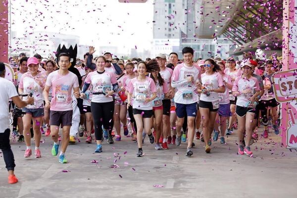 HELLO KITTY RUN BANGKOK 2017 สาวกคิตตี้สุดฟิน ร่วมวิ่งกว่า 6,000 คน