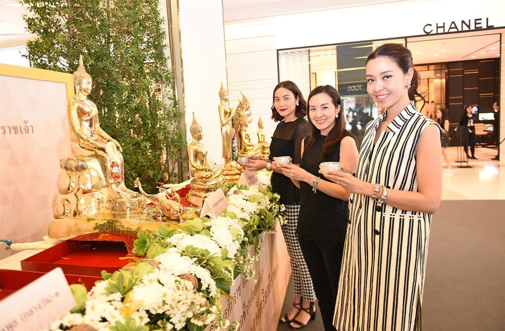 ปิดฉากเทศกาลมหาสงกรานต์สุดยิ่งใหญ่ “Siam Paragon Songkran Wonderland 2017” นักท่องเที่ยวไทยและเทศหลั่งไหลกราบสักการะ 9 พระพุทธรูปมงคลโบราณเสริมสิริมงคล