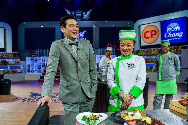 ทีวีไกด์: รายการ "เชฟกระทะเหล็ก ประเทศไทย (Iron Chef Thailand)" “เอกชัย ศรีวิชัย” ปะทะ “เจนนิเฟอร์ คิ้ม” ในรอบตัดเชือก...สุดยอดเซเลบริตี้เชฟ เชฟกระทะเหล็กประเทศไทย