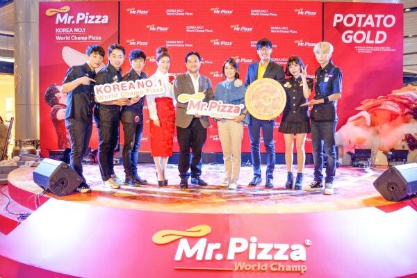 ภาพข่าว: ฟู้ดแลนด์ฯ ส่ง “Mr.Pizza” พิซซ่าพรีเมี่ยมแบรนด์อันดับ 1 สัญชาติเกาหลี ปักธงภาคอีสาน เปิดให้ลิ้มลองความอร่อยแล้วที่เทอร์มินอล 21 โคราช