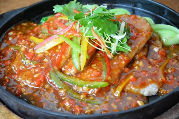 ห้องอาหารจีนเจด การ์เด้นสุดยอดเมนูเนื้อ "เนื้อสันในซอสเซี่ยงไฮ้กะทะร้อน"