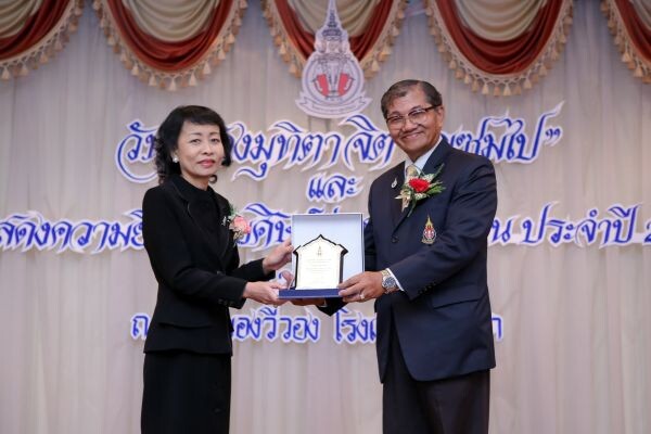 ภาพข่าว: “ปนัดดา เจณณวาสิน” หญิงเหล็กแห่งโลกรถยนต์ไทย รับอีก 1 รางวัลเกียรติยศจากสมาคมนักเรียนเก่าญี่ปุ่น