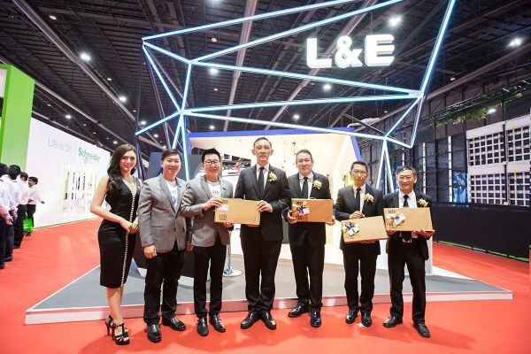 ภาพข่าว: L&E โชว์นวัตกรรมไฟฟ้าแสงสว่างในงาน “LED EXPO 2017”