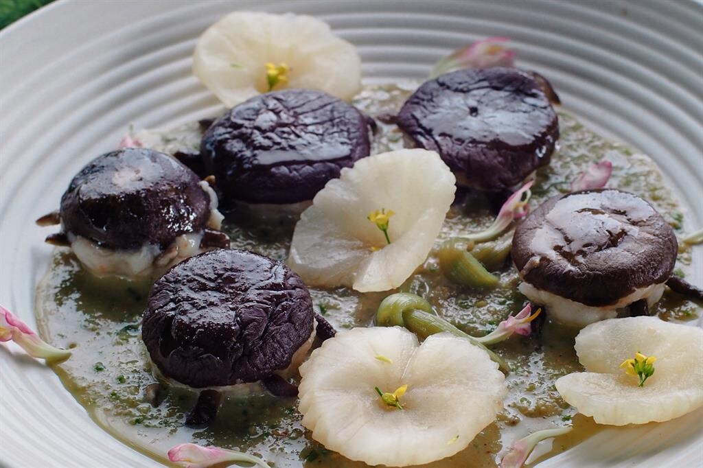 “ลูกเต่าน้อยบัวหิมะ” นำขบวนเมนูเห็ดเพื่อสุขภาพ โปรโมชั่นตลอดเดือน มิถุนายน นี้ ณ ห้องอาหารไทย สวนบัว โรงแรมเซ็นทาราแกรนด์ เซ็นทรัลพลาซา ลาดพร้าว กรุงเทพฯ