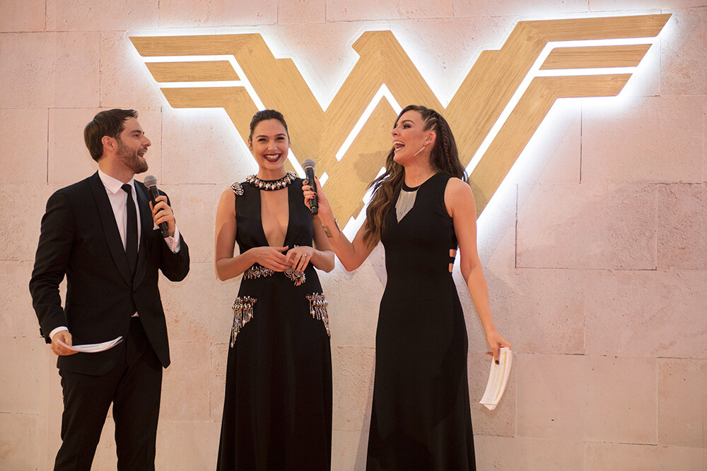 Movie Guide: กัล กาดอต สะกดทุกสายตา นำทีมเดินพรมแดงในงาน Wonder Woman Mexico City Premiere