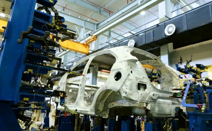 สร้างรถยนต์ในโลกเสมือนจริง: เรื่องราวของหุ่นยนต์รูบี้และโมเดล