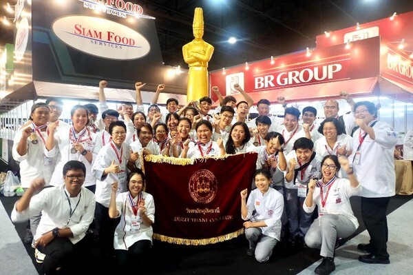 ภาพข่าว: วิทยาลัยดุสิตธานี ยกทัพ คว้าแชมป์สุดยอดเชฟไทย จากเวที Thailand Ultimate Chef Challenge 2017