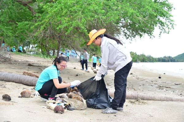 ใส่ใจโลก-ใส่ใจบ้านของเรา เอสเอสไอ–ชุมชนทำความสะอาดหาดแม่รำพึงวันสิ่งแวดล้อมโลก 2560