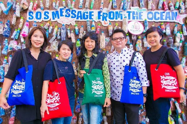 ภาพข่าว: เปิดงานนิทรรศการศิลปะจากขยะ “S.O.S Message from the Sea” เนื่องในวันสิ่งแวดล้อมและวันทะเลโลก