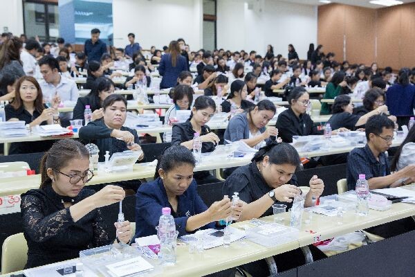 ดาว ประเทศไทย จัดอบรมครูวิทย์ทั่วประเทศเป็นครั้งแรก เน้นการทดลองในห้องเรียนที่ใช้สารเคมีน้อยและปลอดภัย