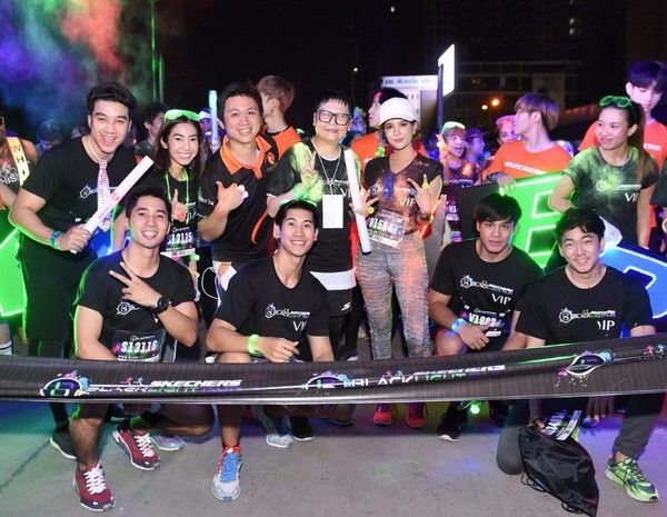 ครั้งแรกในเมืองไทยกับงานวิ่งสาดสีเรืองแสงยามค่ำคืน 5 กม. “Skechers Blacklight RunTM Thailand”