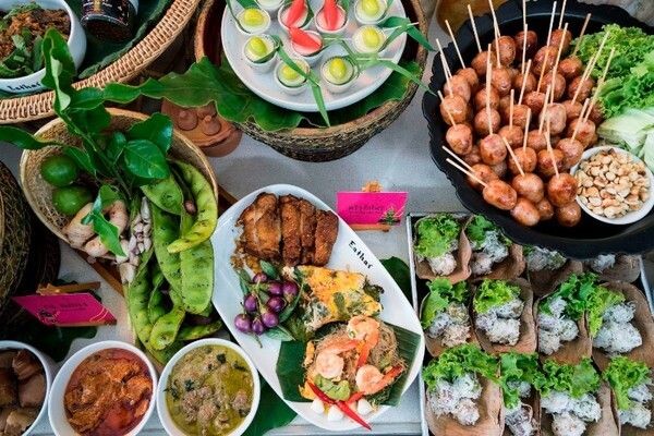 ก็อต – บาส จากซีรีย์ฮอต เดือนเกี้ยวเดือน ร่วมแถลงข่าวเปิด ซิกเนเจอร์ของเทศกาลอาหารระดับโล “เทสต์ ออฟ เดอะ เวิลด์ แอท เซ็นทรัล แบงค็อก” (Tastes of The World @ Central Bangkok)