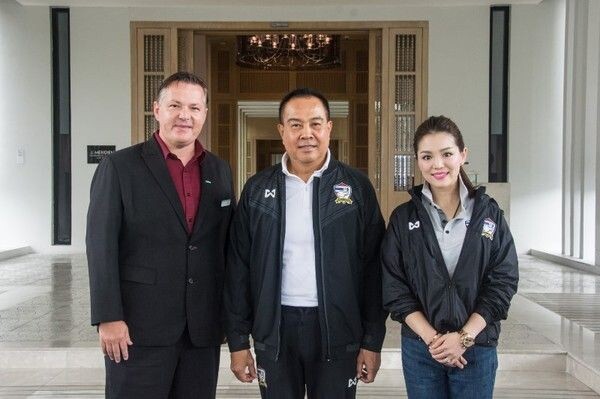 ภาพข่าว: โรงแรมเลอ เมอริเดียน สุวรรณภูมิ ให้การต้อนรับนายกสมาคมฟุตบอลแห่งประเทศไทย และผู้จัดการทีม U-23
