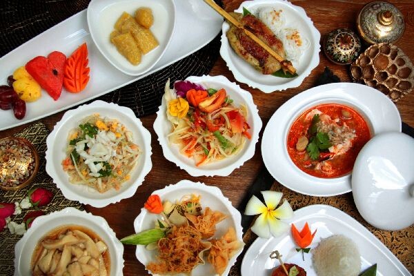 สำรับอาหารไทยชุด “ชบา”ณ ห้องอาหารมิสสยาม โรงแรมหัวช้าง เฮอริเทจ กรุงเทพฯ