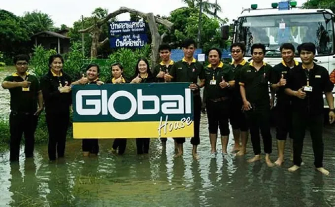 ภาพข่าว: โกลบอลเฮ้าส์ยกทีมลงพี้นที่ให้ความช่วยเหลือผู้ประสบอุทกภัยน้ำท่วม