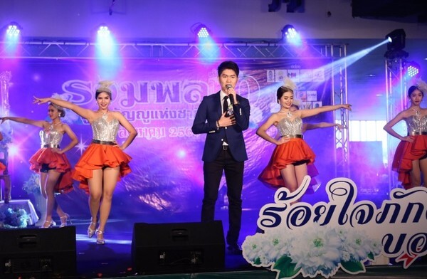กุ้ง-สุธิราช อาร์สยาม ร่วมร้องเพลง งานรวมพลลูกกตัญญูแห่งชาติ ครั้งที่ 10