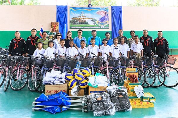 สุขภัณฑ์คริสตินามอบเครื่องกีฬา จักรยาน ชุดนักเรียน ให้กับรร.บ้านไทยสันติสุข