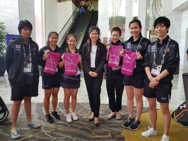 ภาพข่าว: เวียนนา มอบ Sport Bra ให้นักกีฬาสควอชทีมชาติไทย ถึงสนามซีเกมส์ ประเทศมาเลเซีย