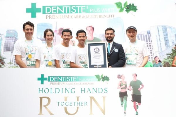 ภาพข่าว: เดนทิสเต้ เผยโฉมคู่รักจับมือกันวิ่งเร็วที่สุดในโลก บันทึกกินเนสส์ เวิล์ด เรคคอร์ด ในกิจกรรม Dentiste’ Holding Hands Together Run