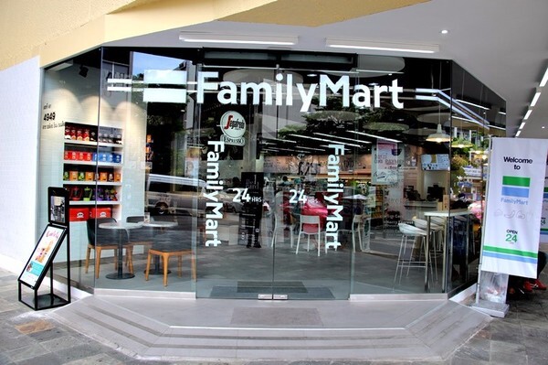 BKK ORIGINAL ร่วมกับ Family Mart บุกตลาดร้านสะดวกซื้อ วางจำหน่ายสินค้า ที่แฟมิลี่มาร์ท แล้ววันนี้ มากกว่า 20 สาขา