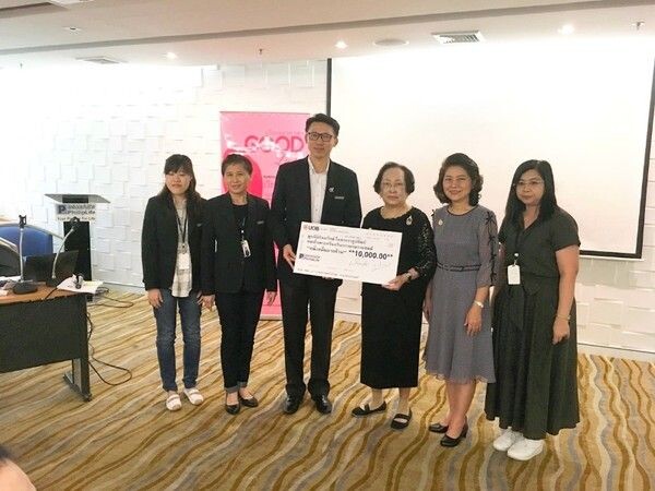 ภาพข่าว: บมจ.ฟิลลิปประกันชีวิต มอบเงินเพื่อผู้ป่วยมะเร็งเต้านม ให้มูลนิธิถันยรักษ์ฯ ในงานเวียนนาอาสาเพื่อหญิงไทย