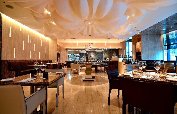 สัมผัสสุนทรียรสระดับเวิลด์คลาสเหนือจินตนาการ  ณ ห้องอาหาร อิตาเลี่ยน ลา ทาโวล่า โรงแรมเรเนซองส์ กรุงเทพฯ