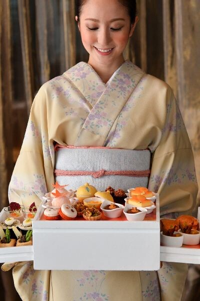 อัพแอนด์อะบัฟ บาร์ แนะนำชุดน้ำชายามบ่ายชุดพิเศษที่แต่งแต้มสีสันของฤดูใบไม้เปลี่ยนสีในประเทศญี่ปุ่น