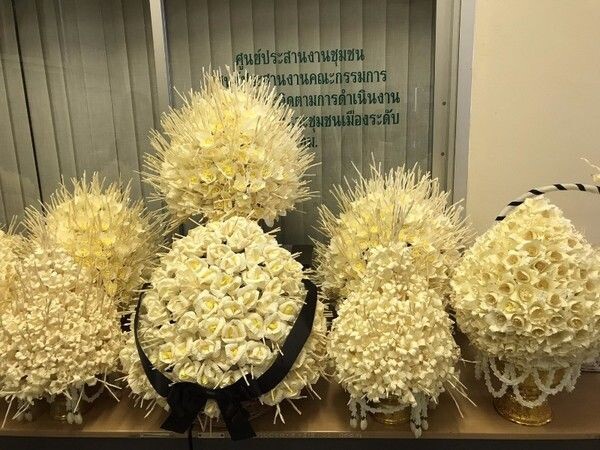 เอสเอ็ม พร็อพเพอร์ พลัส ส่งมอบ ดอกไม้จันทร์ 2,000 ดอก สำนักพัฒนาชุมชน กรุงเทพมหานคร