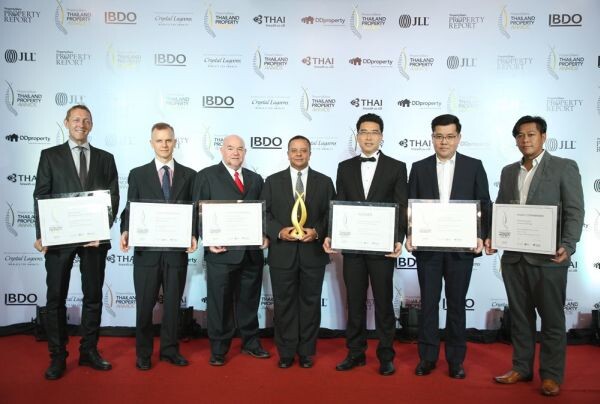 ภาพข่าว: โครงการ แสนสรา หัวหิน รับรางวัล Best Housing Landscape Architectural Design ในงาน Thailand Property Awards 2017