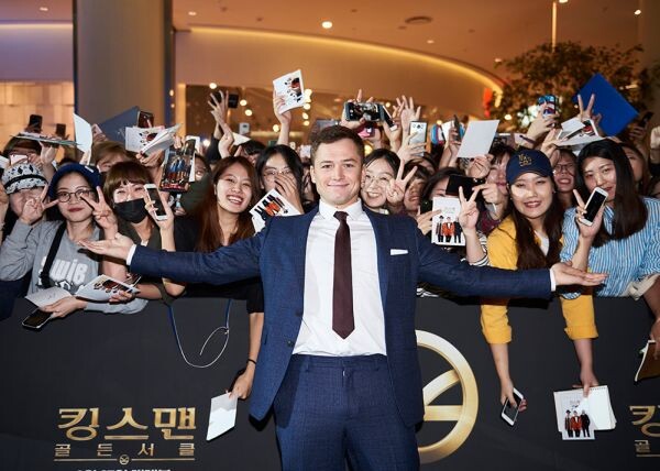 Movie Guide: สาวเกาหลีกรี๊ดหนักมาก!! เมื่อ 3 คิงส์แมนสุดเท่ "โคลิน เฟิร์ธ, ทารอน อีเกอร์ตัน และมาร์ค สตรอง" เดินทางร่วมงาน Kingsman: The Golden Circle - Seoul Premiere