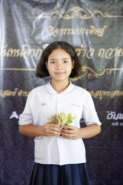 เอเซียติคฯ ชวนเยาวชนจิตอาสา รวมใจประดิษฐ์ “ดอกไม้จันทน์จากใบมะพร้าว ถวายพ่อหลวง ร.9”