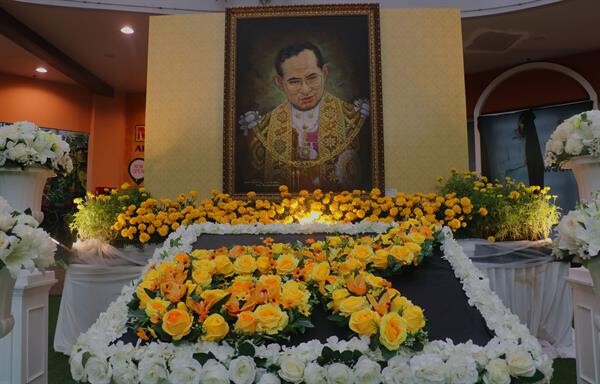 ศูนย์การค้า วิคตอเรีย การ์เด้นส์ จัดนิทรรศการเทิดพระเกียรติ "ธ สถิตในดวงใจ" ชวนปวงชนชาวไทยน้อมรำลึกถึง...พ่อหลวง