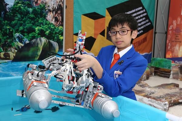 สุดเจ๋ง!! เด็ก สาธิตฯ พระจอมเกล้าประดิษฐ์ 2 นวัตกรรมน้อมนำศาสตร์พระราชา “หุ่นยนต์เดินสายสาธารณูปโภคใต้ดิน” และ “หุ่นยนต์ปลูกปะการังเทียม” เตรียมส่งประกวดในเวทีโลก