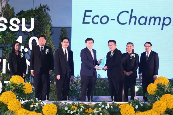 ภาพข่าว: นิคมอุตสาหกรรมอีสเทิร์นซีบอร์ด รับรางวัล Eco-Champion ประจำปี 2560